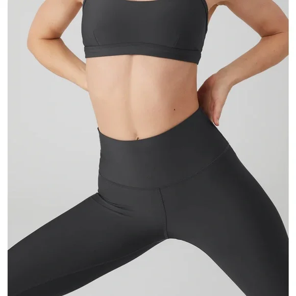 New with tags. ALO Yoga Airlift High waist leggings in Anthracite. Size L. - Picture 3 of 4